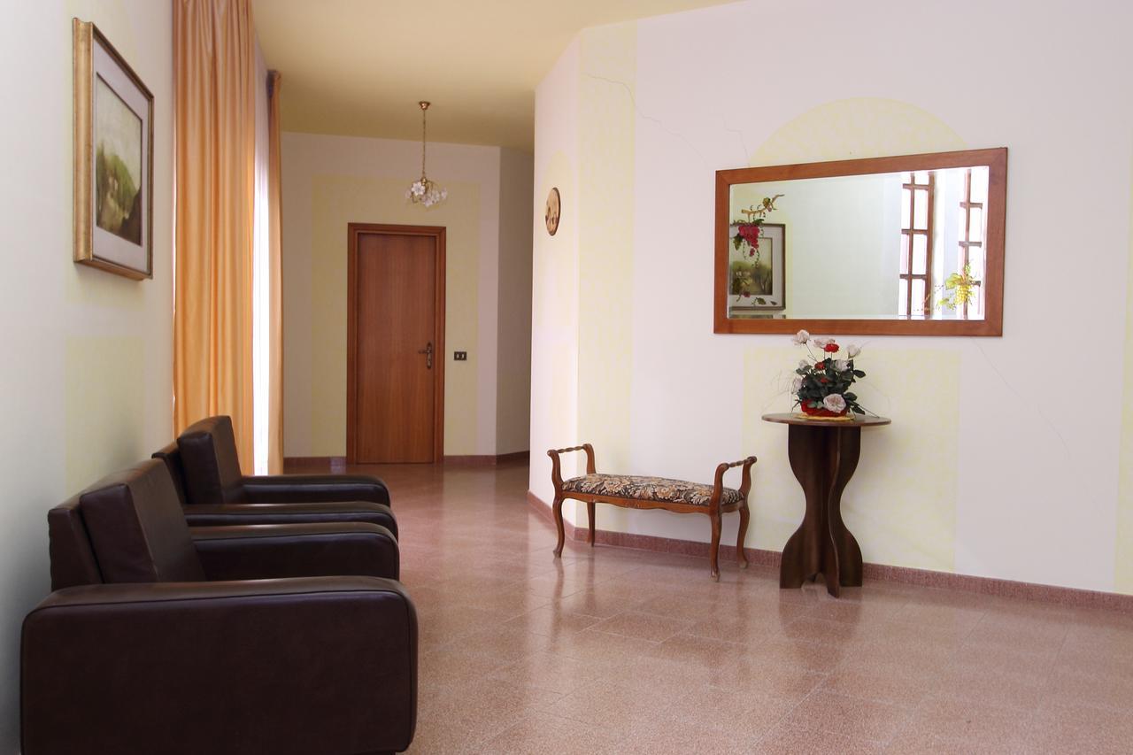 Castelvetere Hotel Caulonia Exterior photo