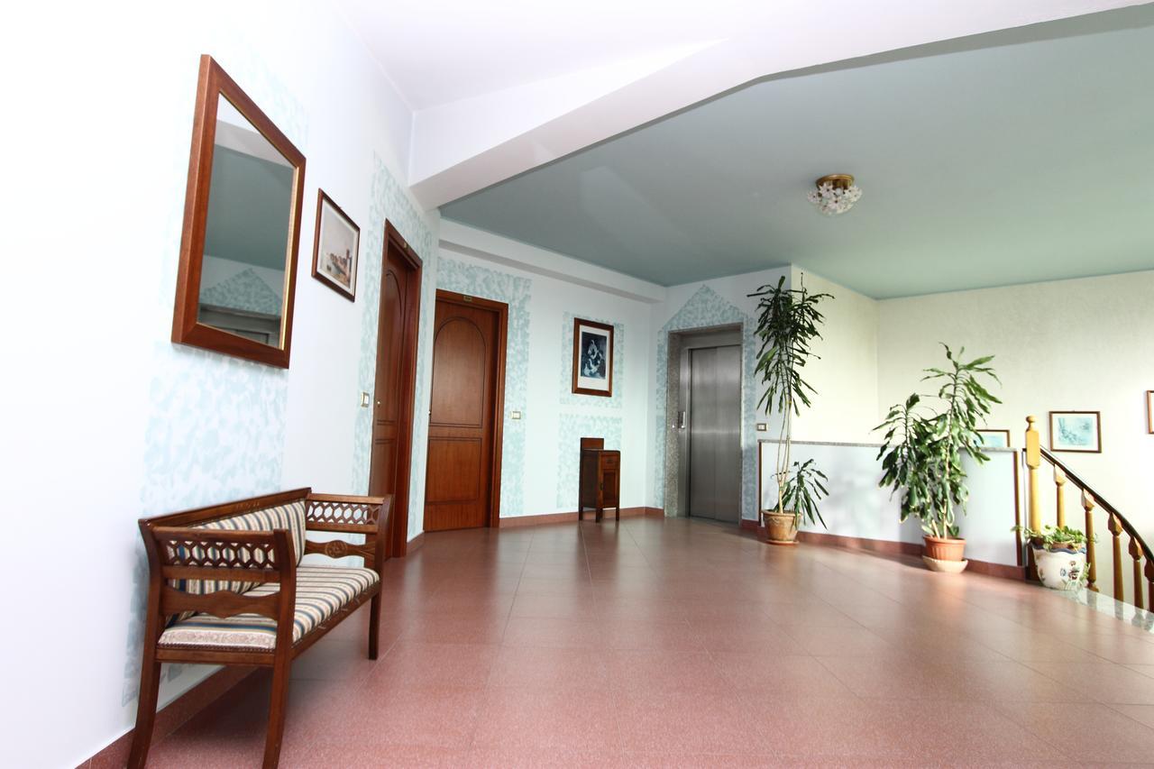 Castelvetere Hotel Caulonia Exterior photo