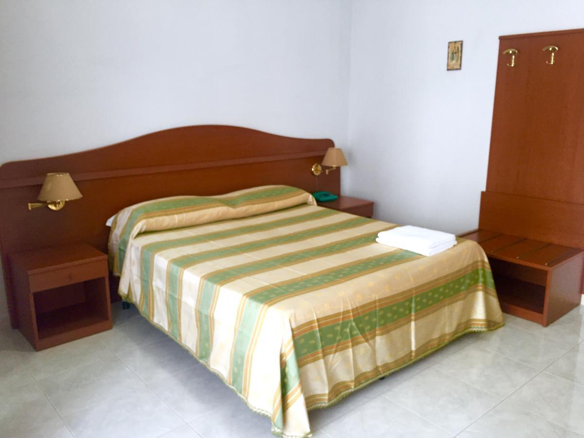 Castelvetere Hotel Caulonia Exterior photo