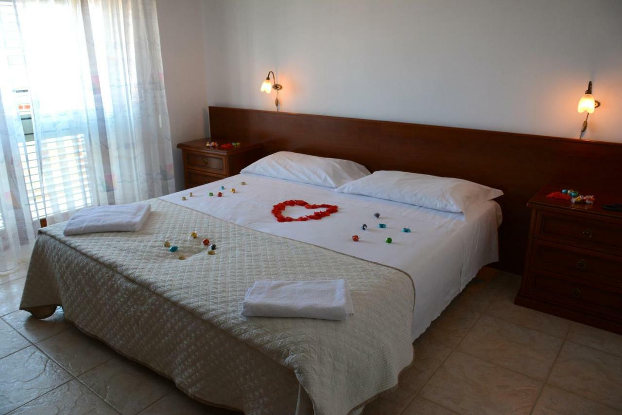 Castelvetere Hotel Caulonia Exterior photo