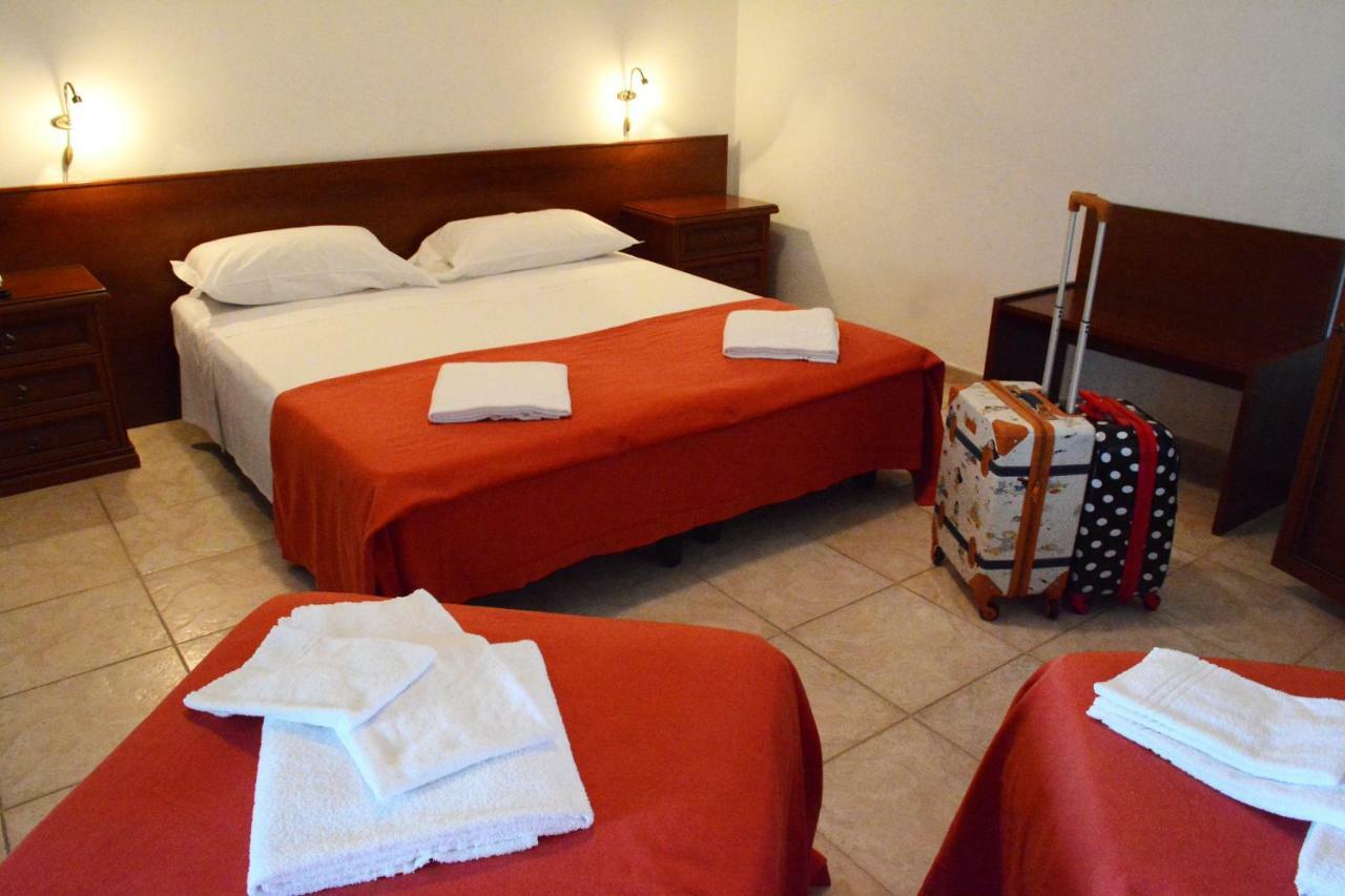 Castelvetere Hotel Caulonia Exterior photo