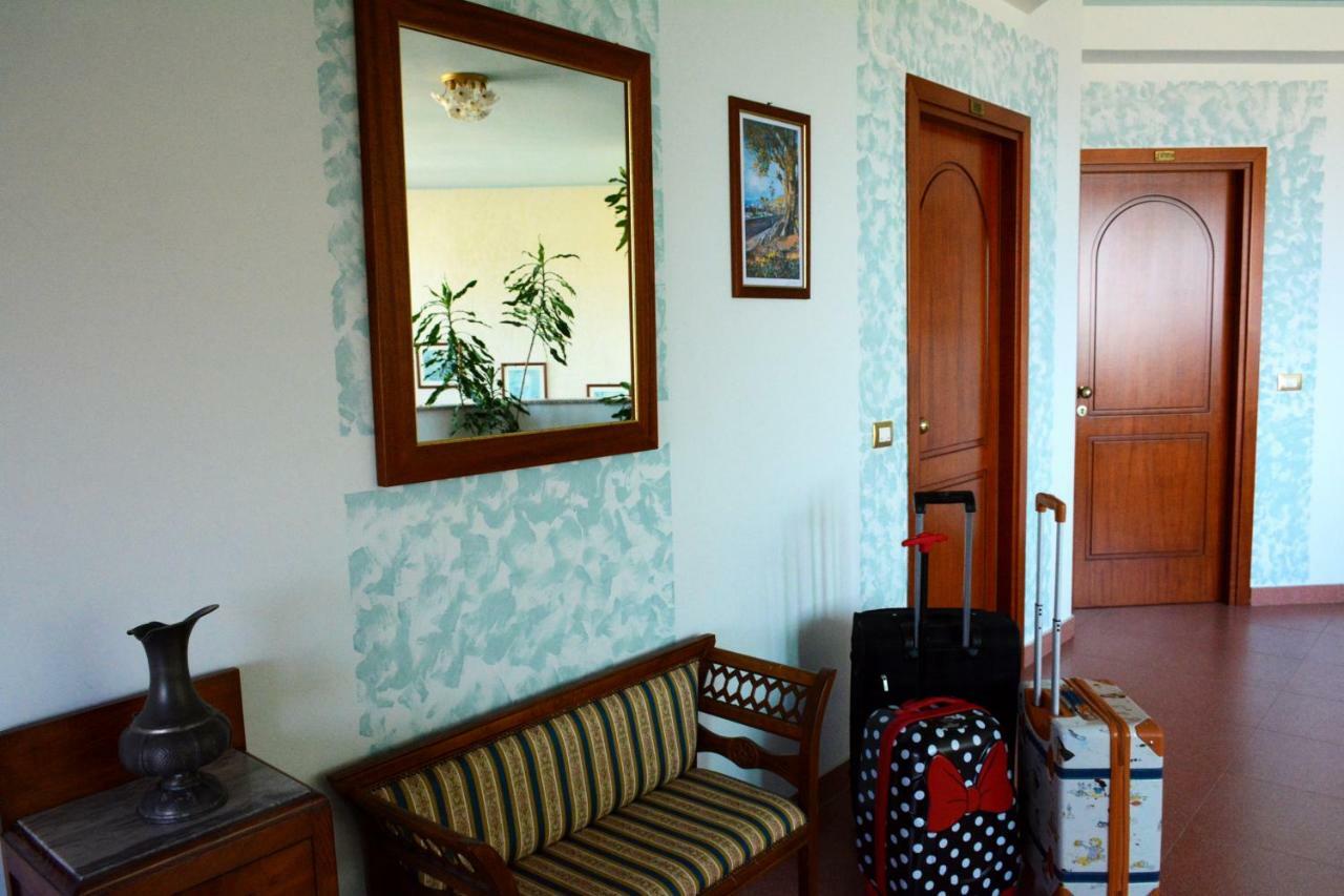 Castelvetere Hotel Caulonia Exterior photo