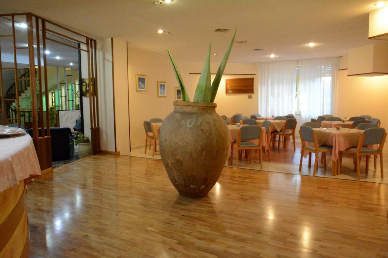 Castelvetere Hotel Caulonia Exterior photo