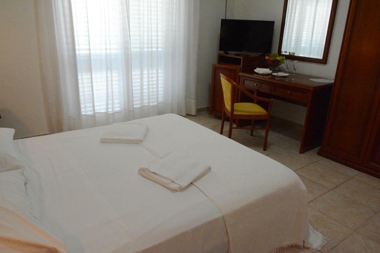 Castelvetere Hotel Caulonia Exterior photo