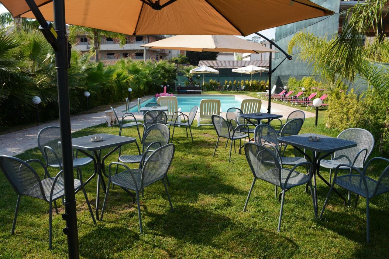 Castelvetere Hotel Caulonia Exterior photo